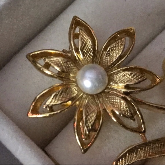 Vintage Gerrys Brooch Goldtone flower - Picture 3 of 6